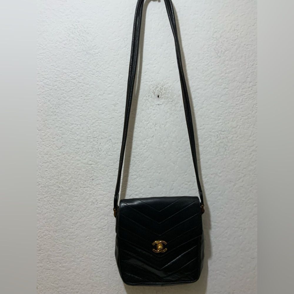 Chanel Vintage CC Turnlock Crossbody Bag  Envelope Flap Chevron Lambskin Mini - Picture 16 of 16